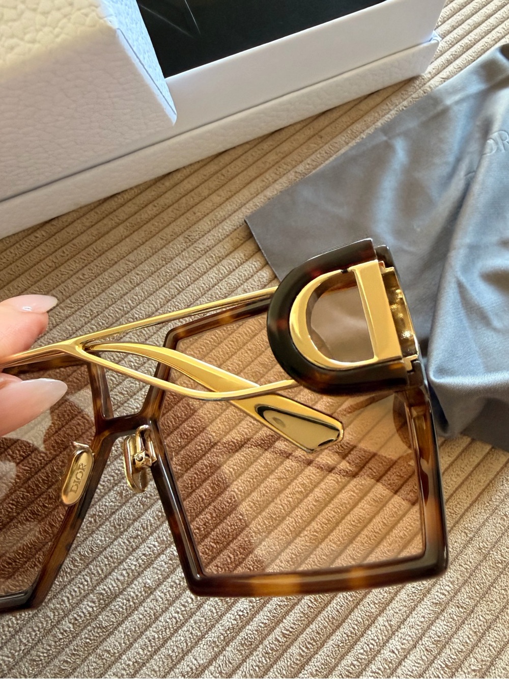 DIOR EYEWEAR 30Montaigne Tortoiseshell oversized sunglasses - Picture 7 of 16